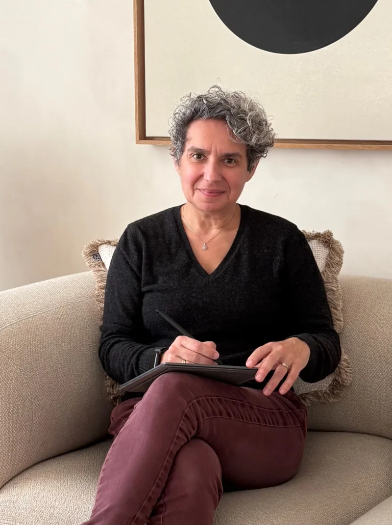 Karine Cardona coaches in Amsterdam in English and French